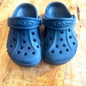 Navy toddler crocs size c7